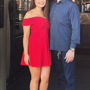 MISSGUIDED Off the shoulder dress size 6